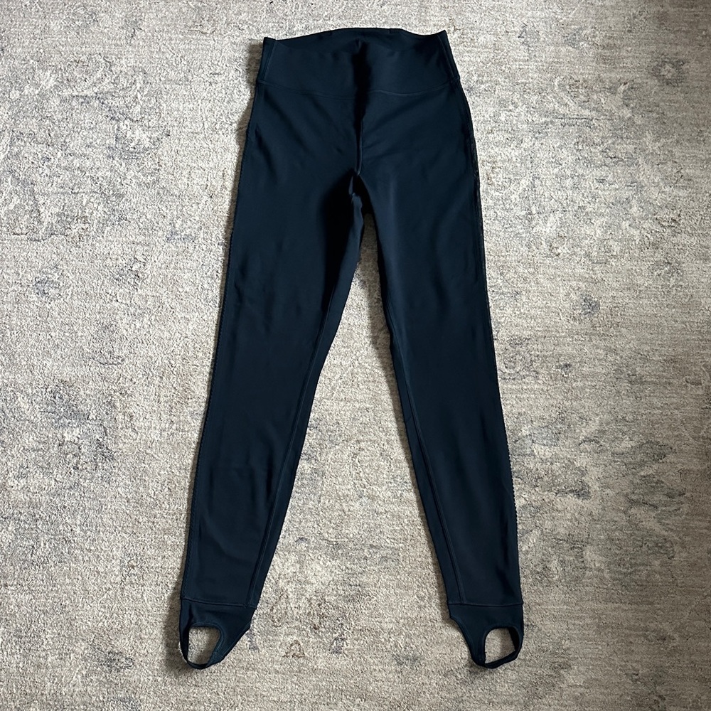 Lululemon women’s Adore Your Core tight 28”
Size 8 
Color Black